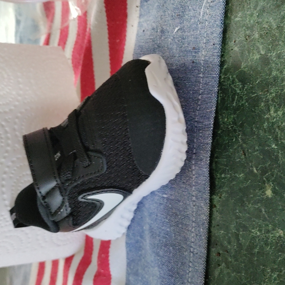 Nike revolution 5